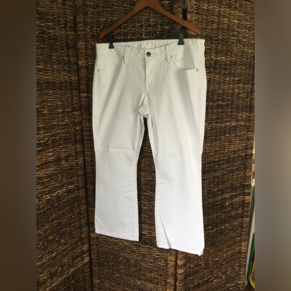 GAP - Picture 1 of 16